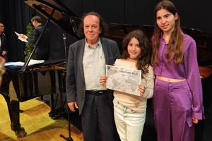 Η 8χρονη Καδιανή από το Ρέθυμνο εντυπωσίασε σε διεθνή διαγωνισμό πιάνου στη Γαλλία