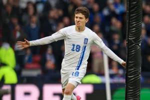 Καρέτσας: «Δε σκοπεύω να φύγω ακόμη από τη Γκενκ»