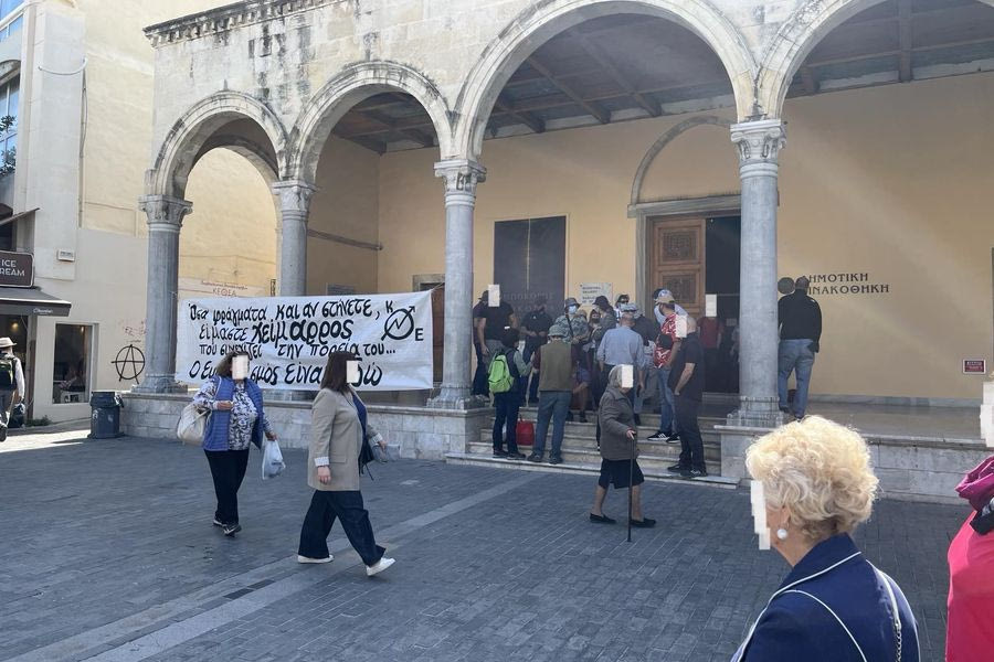 Κατάληψη Βασιλικής Αγίου Μάρκου: «Να αποχωρήσουν αμέσως» ζητάει ο Αλ. Καλοκαιρινός