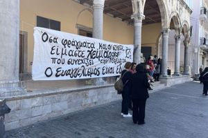 Ηράκλειο: Εληξε η κατάληξη της Βασιλικής του Αγ. Μάρκου από τους αντιεξουσιαστές