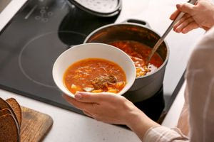 Μαγειρεμένο φαγητό: Πόσο γρήγορα πρέπει να το βάζουμε στο ψυγείο;