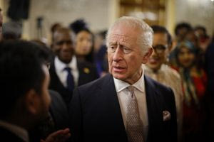 Είναι τρομακτική εμπειρία να σου λένε ότι έχεις καρκίνο – Το προσωπικό μήνυμα του Καρόλου για την αρρώστια του