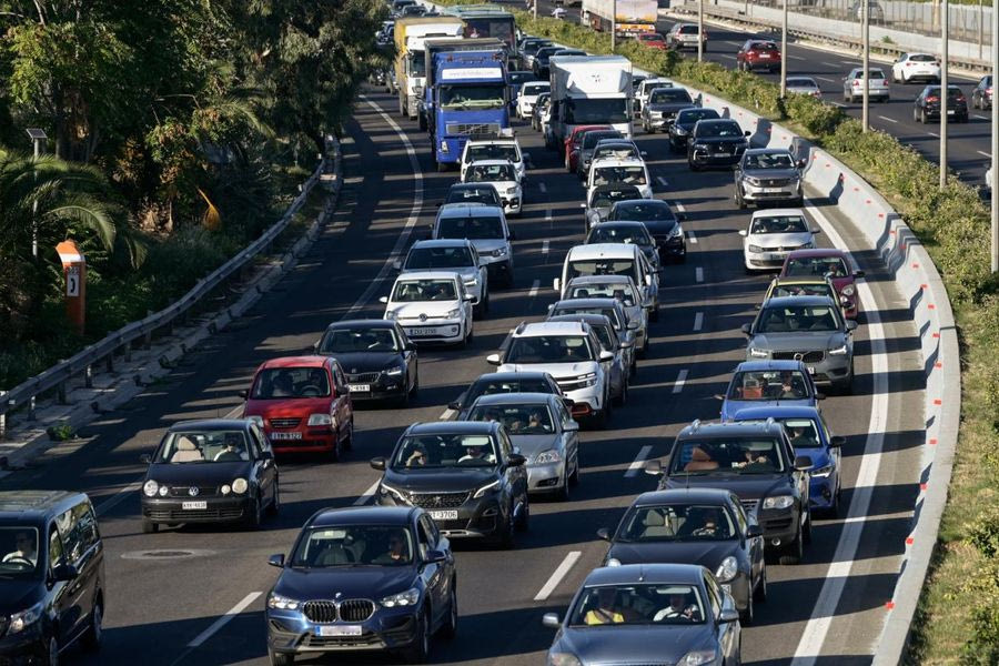 Η νέα βενζίνη που θα σώσει τα παλιά αυτοκίνητα – Κοστίζει 0,80 ευρώ το λίτρο