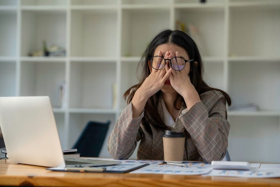 Tέσσερις λόγοι που νιώθουμε πάντοτε κουρασμένοι