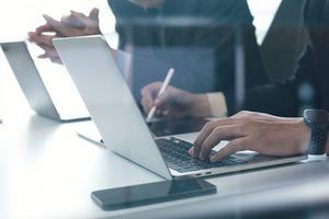 Γάμος, διαζύγιο ή απώλεια συγγενών: Τέλος στις «ουρές» της εφορίας