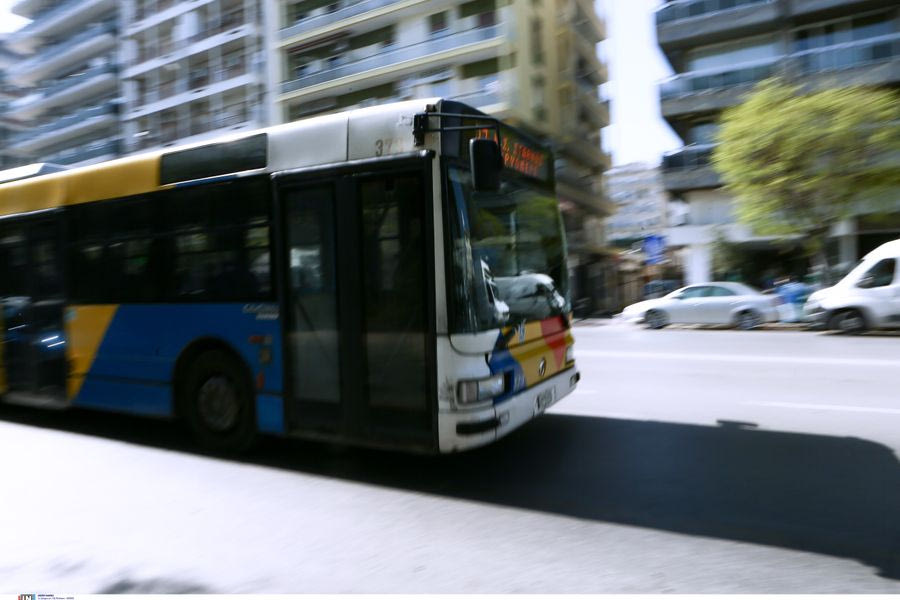 Θεσσαλονίκη: Αυνανιζόταν μπροστά σε επιβάτες μέσα στο λεωφορείο