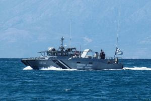 Ναυάγιο με μετανάστες στην Ικαρία – Έρευνες για αγνοούμενους