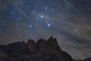 Κορυφώνεται η βροχή των Λυρίδων