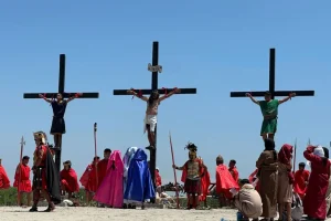 Φιλιππίνες: Τηρήθηκε και φέτος το σκληρό έθιμο της σταύρωσης πιστών