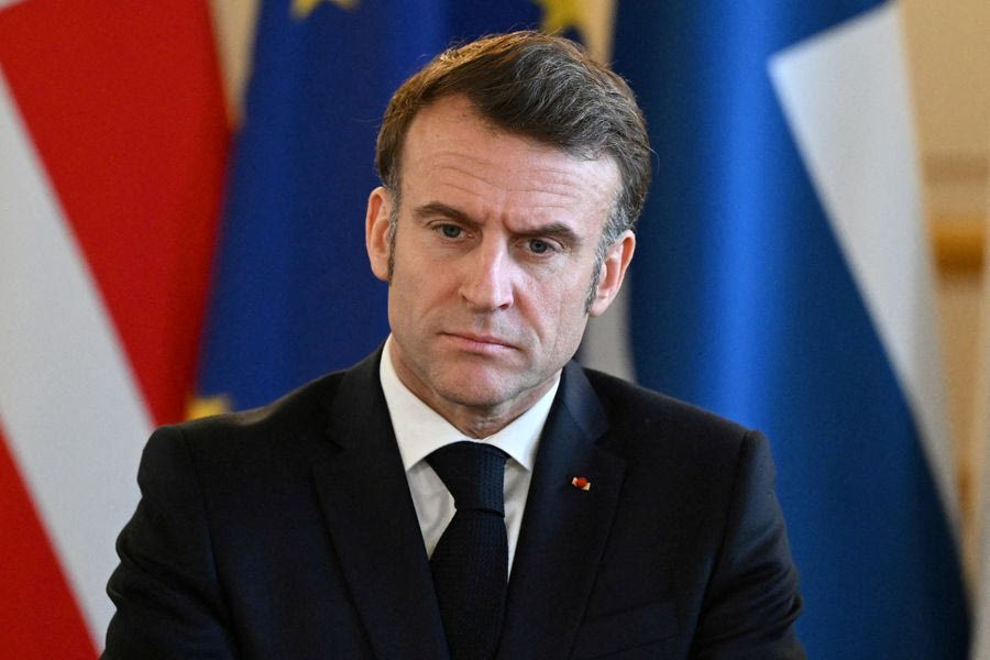 «Aπασφάλισε» o Μακρόν κατά του Πούτιν: «Θέλεις ειρήνη αλλά συνεχίζεις να βομβαρδίζεις την Ουκρανία»