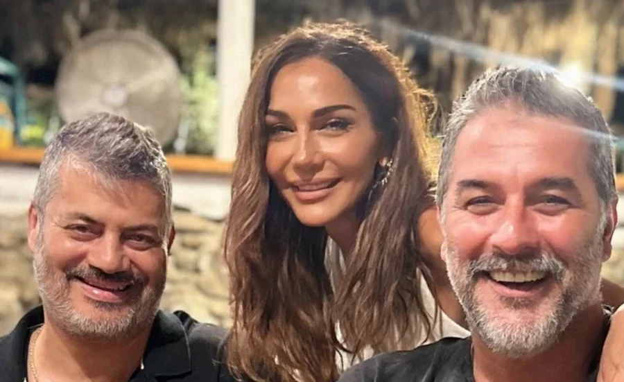 Δέσποινα Βανδή – Βασίλης Μπισμπίκης: Πασχαλινό γλέντι με τον Μανώλη Κονταρό στη Κρήτη