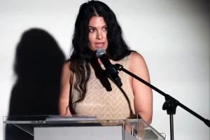 Μαρία Κορινθίου: «Μεγάλωσα με τις παραδόσεις της καθολικής εκκλησίας – Η γιαγιά μου είχε γνωρίσει τον Παπά Ιωάννη Παύλο»