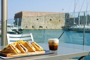 Σχεδόν… δεκάρι το καφέ Μαρίνα