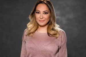 Μελίνα Ασλανίδου: Η συγκινητική στιγμή που ψάλλει το «Ω γλυκύ μου έαρ» – «Σήμερα κάνε απόλυτη σιωπή»