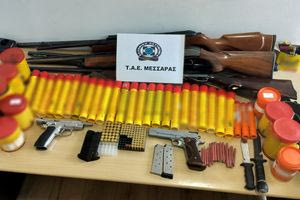Και τι δεν έκρυβαν σε σπίτια στη Μεσαρά: Βρήκαν όπλα, μαχαίρια, γεμιστήρες, φυσίγγια και καπνογόνα!