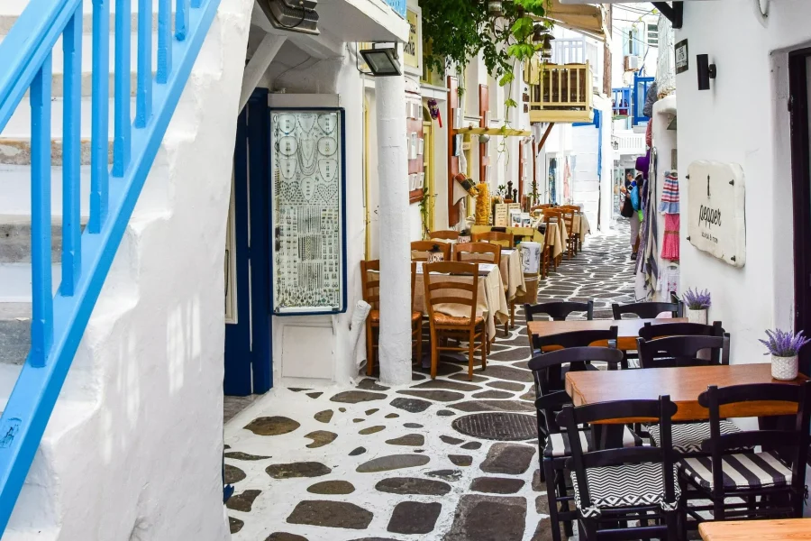 Telegraph: Οι καλοκαιρινοί προορισμοί που προτείνει «αντί για Μύκονο και Βενετία»
