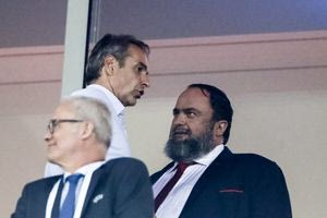 Τα… δεσμά των δασμών, η «θρυλική» σύγκρουση Κυριάκου-Βαγγέλη, οι «εξισώσεις» της ΝΔ και…ο συριζαϊκός ρυθμός της Χαριλάου Τρικούπη!