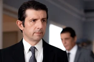 Στον Άγιον  Όρος ο ηθοποιός Μιχάλης Οικονόμου: Στιγμές κατάνυξης μακριά από τον σύζυγο και τον γιο του