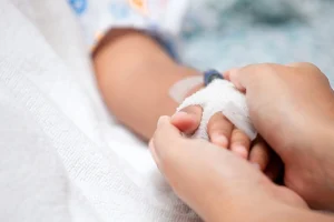 Πάτρα: Διασωληνωμένος ο 10χρονος που πήγε να κλέψει και έπεσε από μπαλκόνι