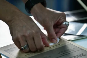 Πανελλήνιες 2025: Το πρόγραμμα, οι οδηγίες του υπουργείου και τα εξεταστικά κέντρα