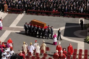 Δείτε live από το Βατικανό – Ύστατο χαίρε στον Φραγκίσκο, τον «Πάπα των φτωχών»