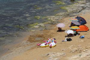 «Στον αέρα» η καθαριότητα και η ναυαγοσωστική κάλυψη των παραλιών