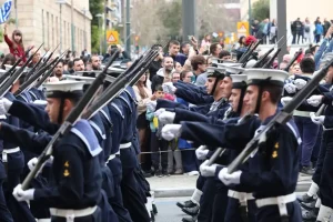 Πολεμικό Ναυτικό: 20 μέρες φυλακή στους σπουδαστές που φώναξαν σύνθημα κατά της Τουρκίας στην παρέλαση της 25ης Μαρτίου