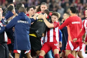 Ολυμπιακός – ΑΕΚ: Με τρεις αγωνιστικές τιμωρήθηκαν οι Κάρμο, Πασχαλάκης, Μαρσιάλ και Μουκουντί