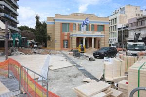 Πλατεία Ελευθερίας: Τι απαντά ο Γ. Σισαμάκης για την «αστοχία υλικών»