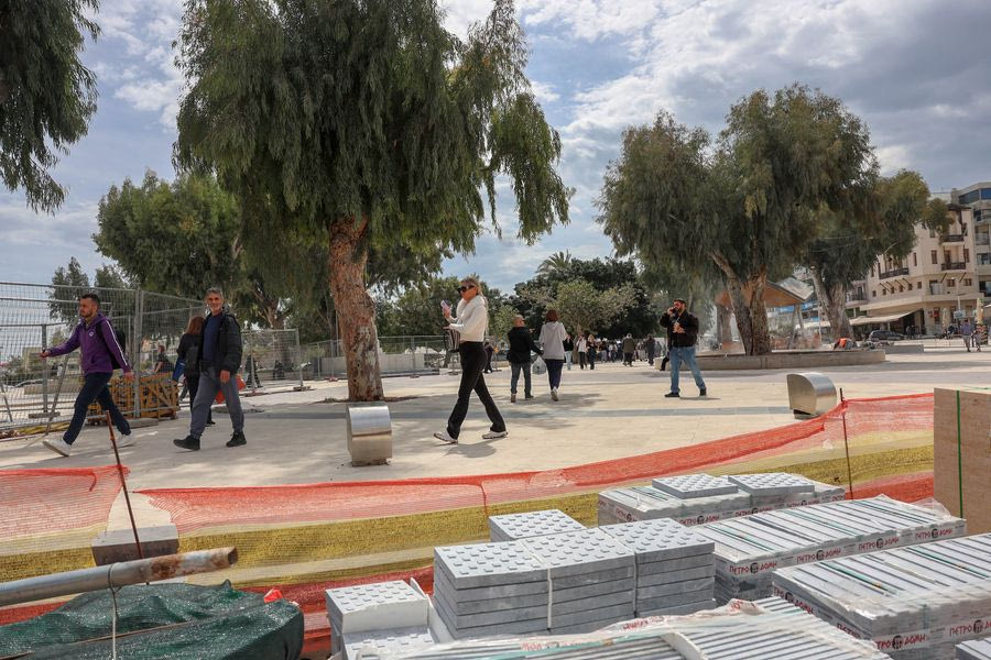 Πλατεία Ελευθερίας: Τα έργα «τρέχουν» να προλάβουν τους τουρίστες (φωτογραφίες)