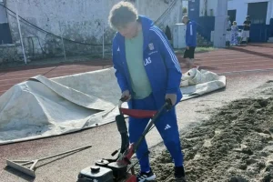 Στην Κρήτη ο Γιώργος Πομάσκι και ο Μίλτος Τεντόγλου: «Περιπολικό μας είδε με τα πόδια και μας διέθεσε ένα παπάκι για να μην ταλαιπωρούμαστε»