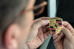 Η σκοτεινή ιστορία πίσω από την Porsche