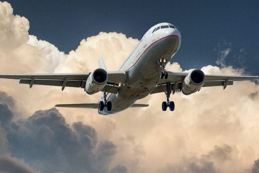 Αναστάτωση σε πτήση της Ryanair προς Ρόδο: Μεθυσμένος αρνούνταν να καθίσει για την προσγείωση