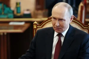 Ο Βλαντιμίρ Πούτιν προτείνει διμερείς συνομιλίες με την Ουκρανία για τη λήξη του πολέμου