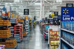 Δασμοί Τραμπ – Reuters: Από κρέατα και δημητριακά μέχρι σκούπες και χαρτί υγείας – Η ΕΕ ανακοινώνει επιλεκτικά αντίμετρα