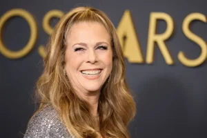 Η Ρίτα Γουίλσον ευχήθηκε «Χριστός Ανέστη» στα ελληνικά: Οι φωτογραφίες που τράβηξε μέσα σε ορθόδοξη εκκλησία