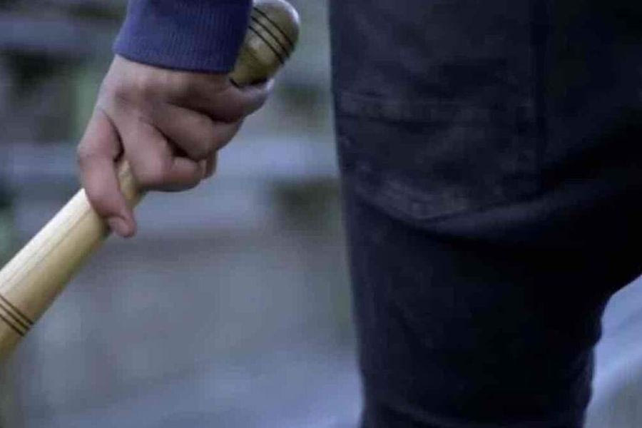 Ρέθυμνο: Δύο άντρες χτύπησαν με ρόπαλο και καμουτσίκι ανήλικους που έπαιζαν μπάλα