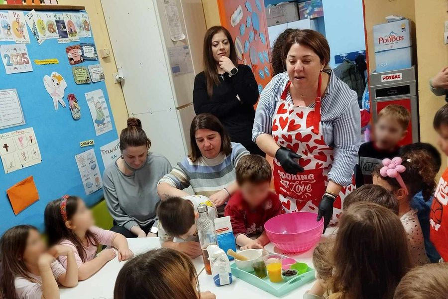 Τα λαζαράκια της Νεκταρίας Κοκκινάκη “μοσχοβόλισαν” το 25ο νηπιαγωγείο Ηρακλείου