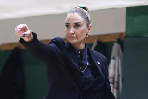 Σελέν Ερντέμ: Τροχαίο για την Τουρκάλα προπονήτρια του Παναθηναϊκού που χτύπησε οδηγό μοτοσυκλέτας