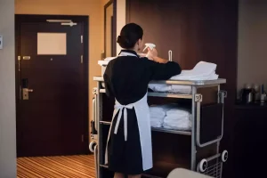 Η win – win συμφωνία ξενοδόχων και εργαζομένων στον τουρισμό: Τα βασικά σημεία της νέας σύμβασης