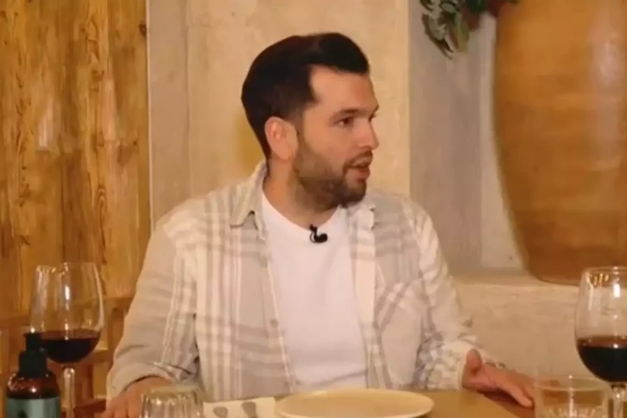 Πέτρος Συρίγος: Η κόρη του κόντεψε να πνιγεί στη θάλασσα – «Είχε μελανιάσει», περιγράφει ο σεφ