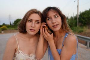 Οι Σκιαδαρέσες και ένα φρέσκο κανάλι που αγκαλιάζει όλες τις τέχνες