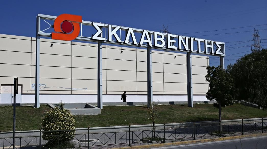 Σκλαβενίτης: Προχωράει σε αύξηση στον κατώτατο μισθό στα 960 ευρώ