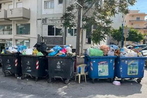 Μαρία Καναβάκη – Αιχμηρή ανάρτηση για τη διαχείριση των απορριμμάτων