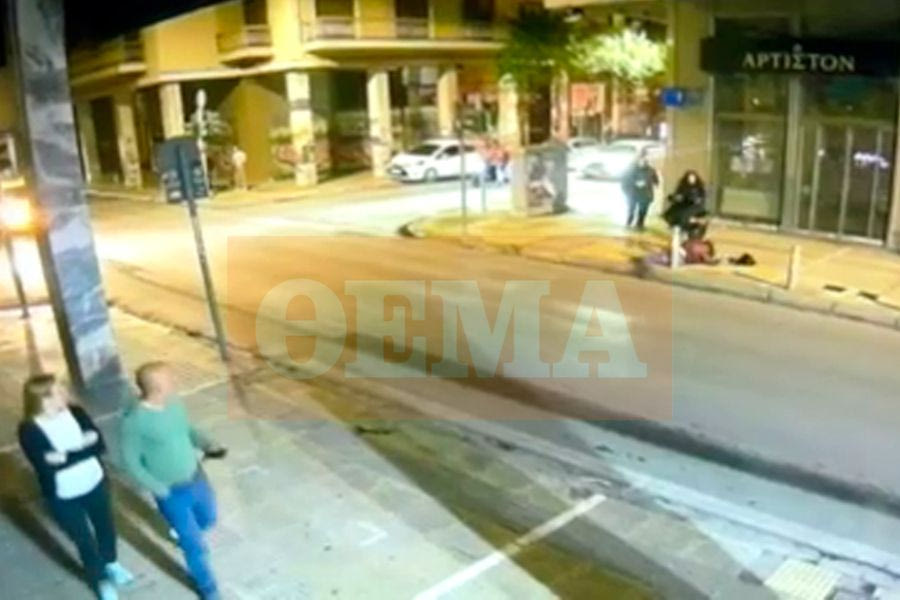 Εξάρχεια: Η στιγμή που Σύρος επιτίθεται σε 22χρονη στη Σόλωνος για να τη βιάσει – Δείτε το βίντεο