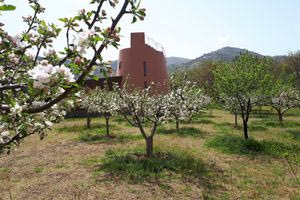 Ένα σπίτι – μιτάτο στα όρη του Κρουσώνα – Μια πρωτότυπη κατασκευή που δένει αρμονικά με το περιβάλλον