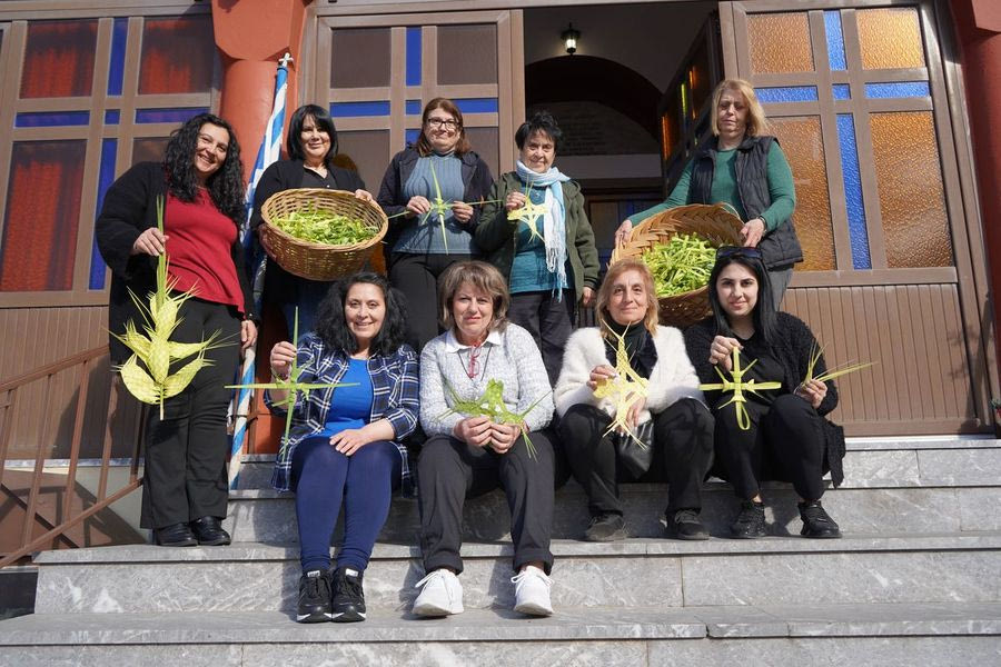 Σταυρούς και μικρά αριστουργήματα με βάγια έφτιαξαν στις Άνω Ασίτες