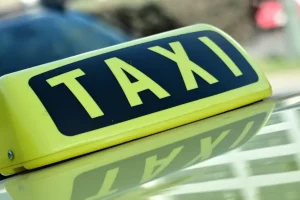 Ταξί: 24ώρη απεργία σήμερα για τις λεωφορειολωρίδες