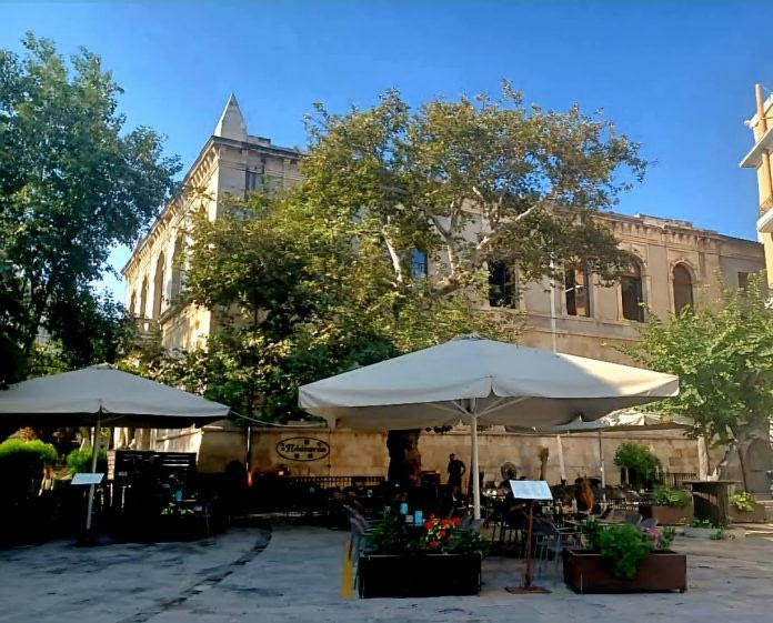 Άνοιξε το  Café – Restaurant «Πλάτανος»