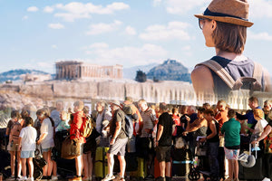 Ανησυχία και στον τουρισμό για τους δασμούς Τραμπ – Πόσα ξοδεύουν οι Αμερικανοί